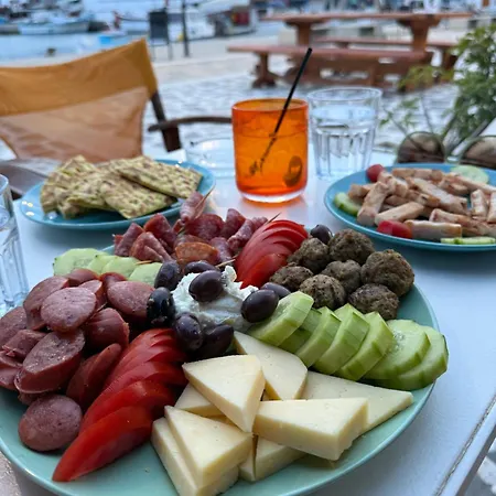 Aegean Horizon - Retreat For 6 With Private Pool & Sea Views Of Evia Near Athens Hébergement de vacances Saint Minas