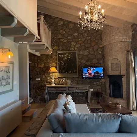 Aegean Horizon - Retreat For 6 With Private Pool & Sea Views Of Evia Near Athens *